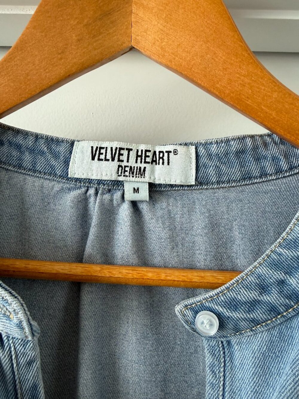 Velvet Heart Denim Lightweight Chambray Puff Sleeve Blouse | Medium - Picture 2 of 10